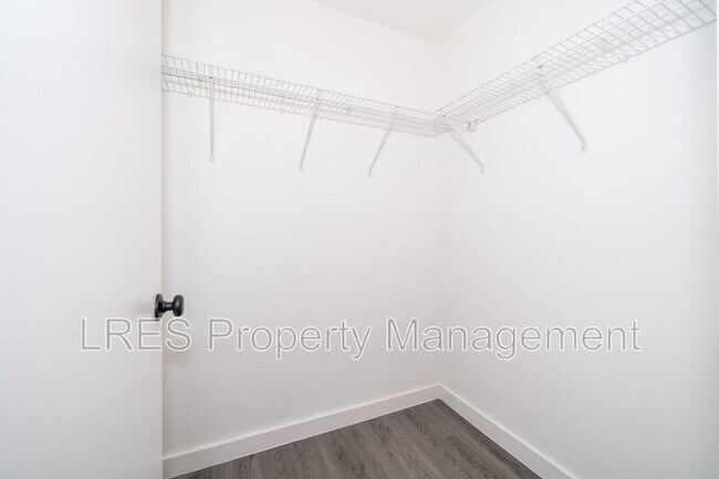 Building Photo - 8773 Zen Dr