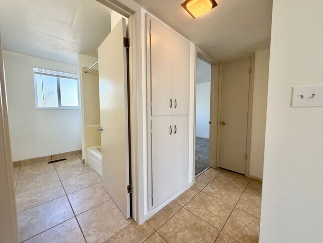 Building Photo - 522-528 N 200 E