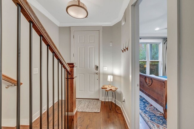 Building Photo - 3 Bed/ 3.5 Bath Townhome in Wedgewood with 2 Car Garage, Furnished or Unfurnished