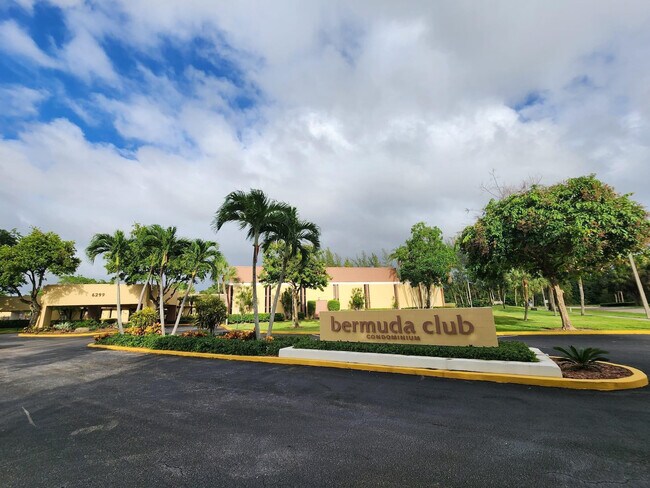 Building Photo - 5851 NW 62nd Ave