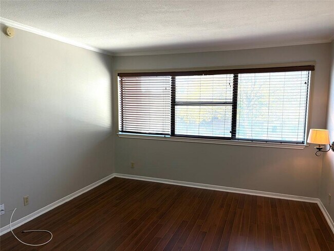 Building Photo - 8888 Tallwood Dr