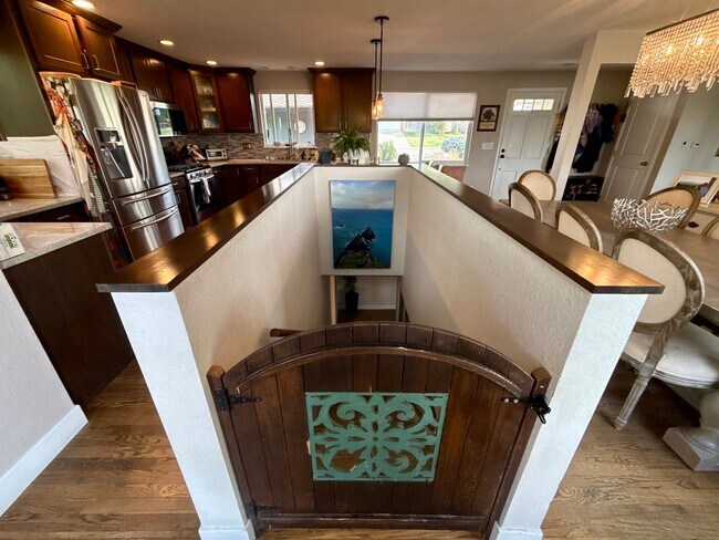 Building Photo - Sprawling 6 BR 4 BA Applewood Paradise - Live in Luxury with this Entertainer's Dream!