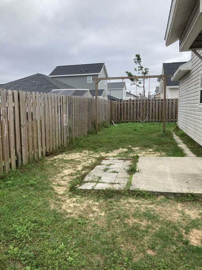 Building Photo - Charming 3 BR/2.5 bath  in a quiet, well-kept neighborhood. Convenient to schools, Tyndall AFB, s...