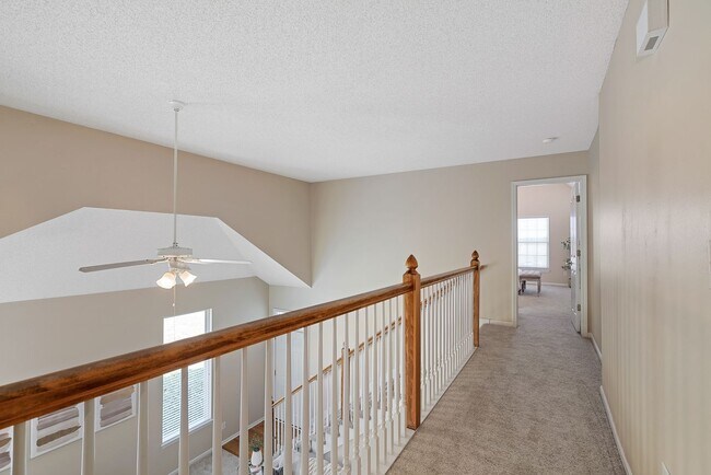 Building Photo - {13862} Spacious townhome in Prime Location + Maintenance Provided Community + Neighborhood Pool ...