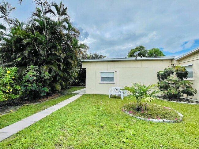 Building Photo - 279 Hach Ln