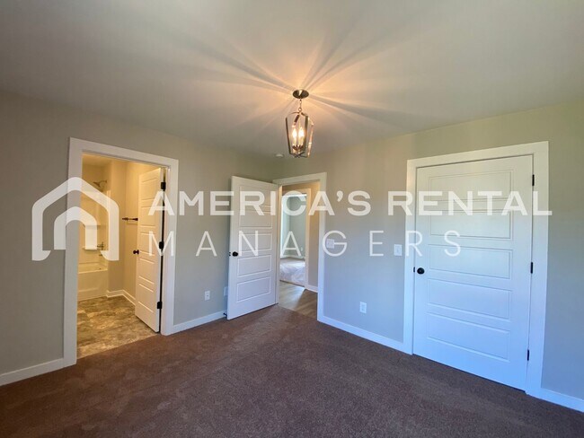 Building Photo - MOVE IN SPECIAL!!! - Home for Rent in Talladega, AL!!! AVAILABLE NOW!!! - Sign a lease by 5/31/26...