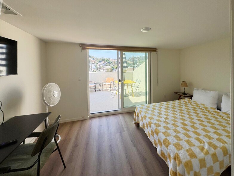 Building Photo - 4548 Huntington Dr S