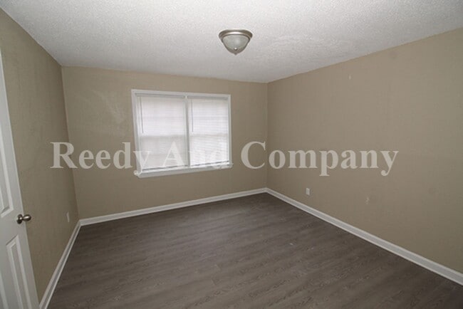 Building Photo - 93 Eastview Dr