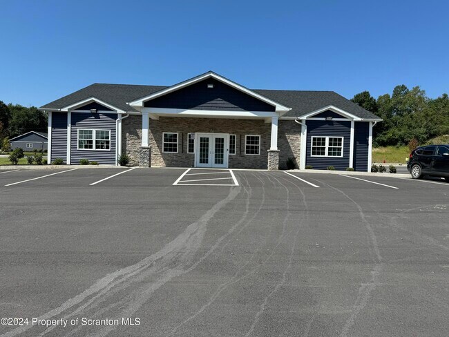 Building Photo - 112 Circle Dr