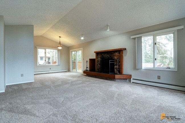 Building Photo - Quiet Eagleridge Home