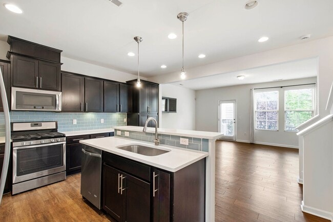 Building Photo - Charming 3BR Townhome in Brightleaf at the...