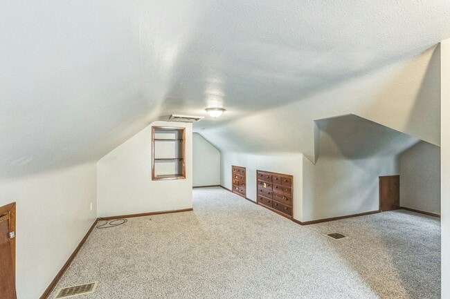 Building Photo - 5185 Clement Ave