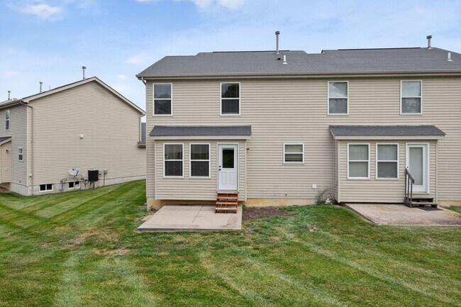 Building Photo - Charming 3-bedroom, 2-bath townhouse