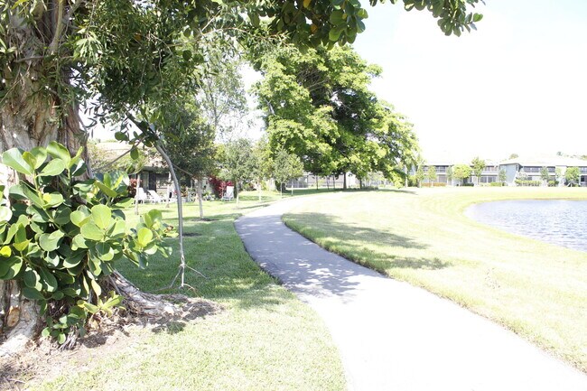 Building Photo - 5620 Queen Palm Ct
