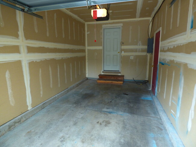 Building Photo - Charming 2 Bed/2.5 Bath Townhome in SW For...