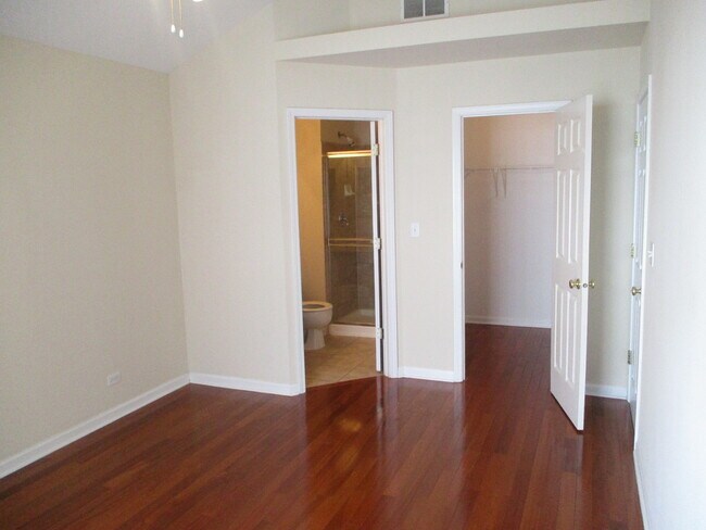 Building Photo - 656 S Rosehall Ln