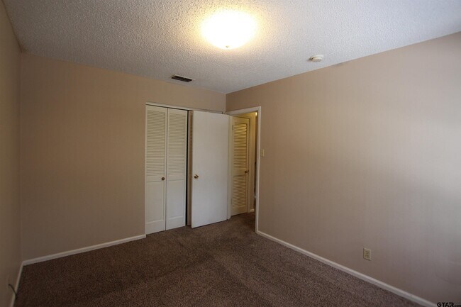 Building Photo - 2520 Delmar St