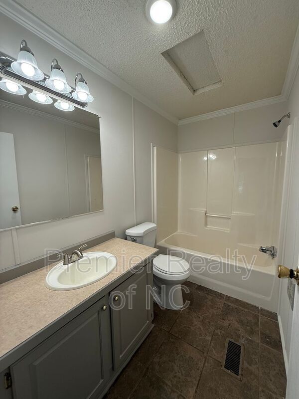Building Photo - 5474 Robinhood Rd
