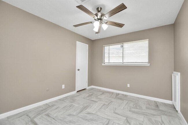 Building Photo - 13734 Cologne Dr