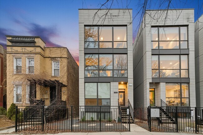 Building Photo - 2528 N Linden Pl