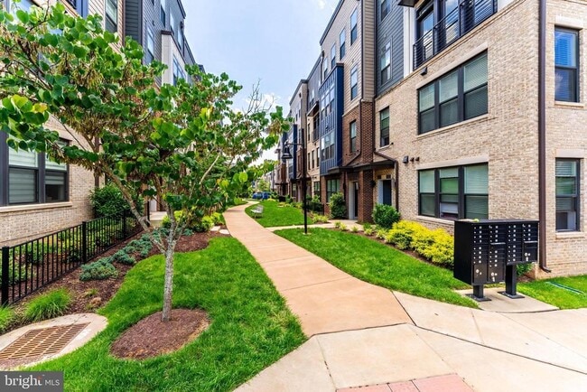 Building Photo - 1668 Bandit Loop