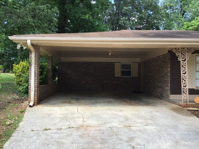 Building Photo - Chapel Hill!