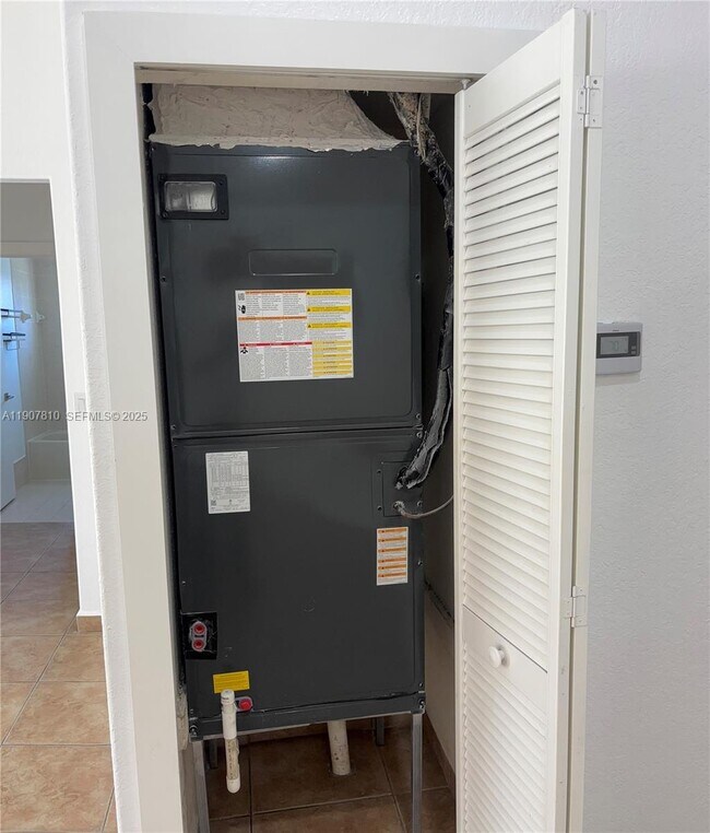 Building Photo - 709 SE 13th Terrace