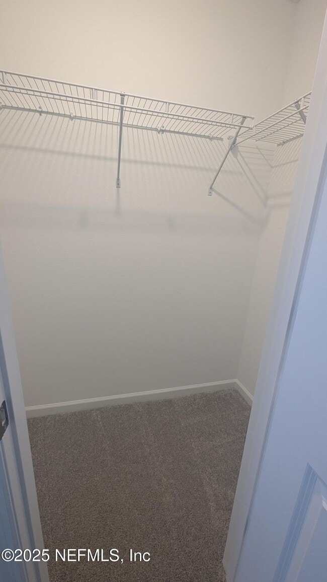 Building Photo - 550 Holly Lks Dr