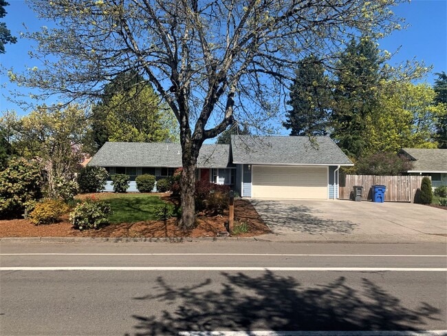 Building Photo - Desirable Cascade Park Location with Many ...