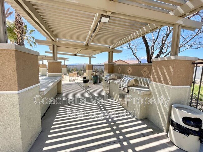 Building Photo - 11611 S Crescent St