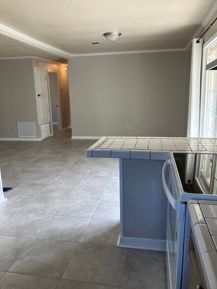 Building Photo - 7517 Madison Dr