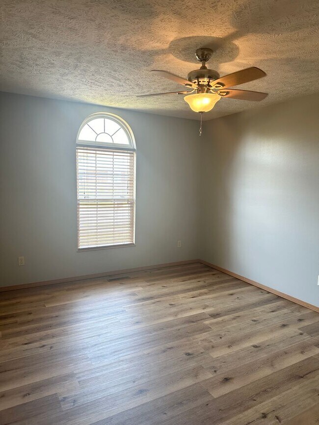 Building Photo - Beautiful Brick Home in Willard!