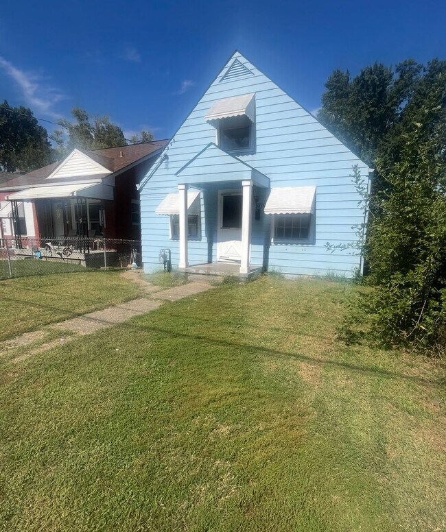 Building Photo - Gorgeous fully renovated 3 br house!