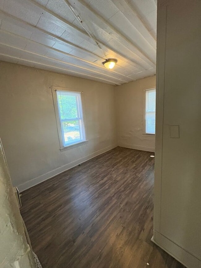 Building Photo - 2 Bedroom / 1 bathroom House in Peoria, IL