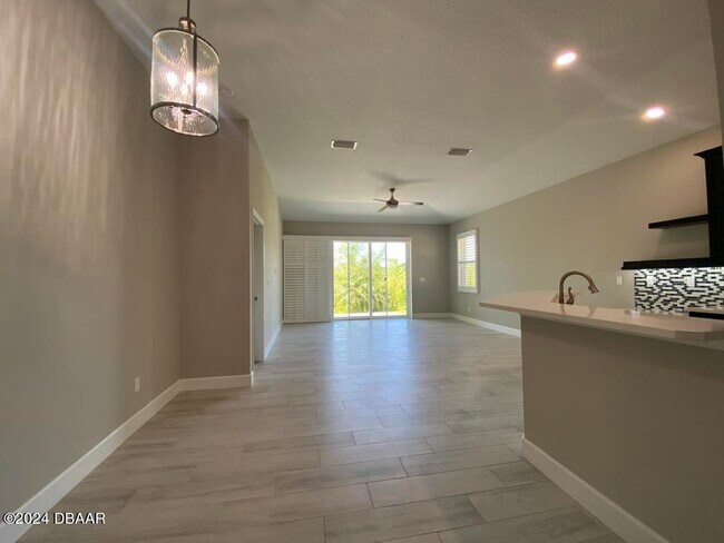 Building Photo - 272 Catriona Dr