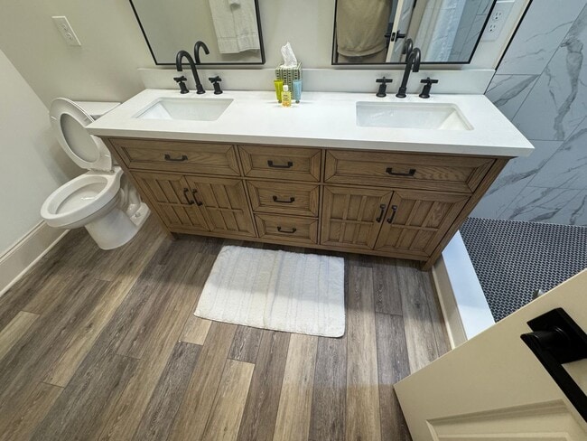 Building Photo - Fully Renovated Home just minutes from Downtown Rock Hill