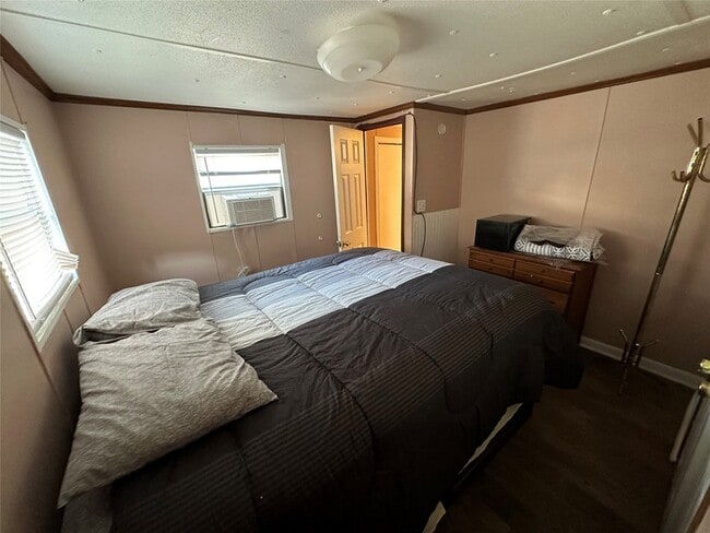 Building Photo - 9578 Darkwood St