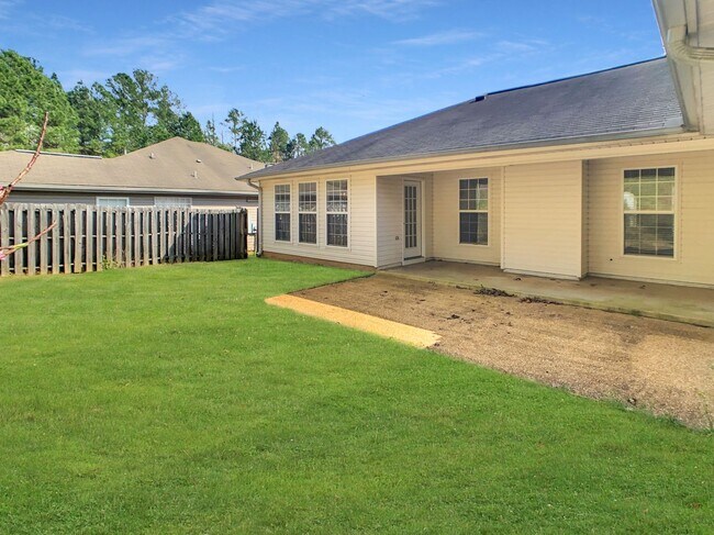 Building Photo - 2230 Cross Creek Dr