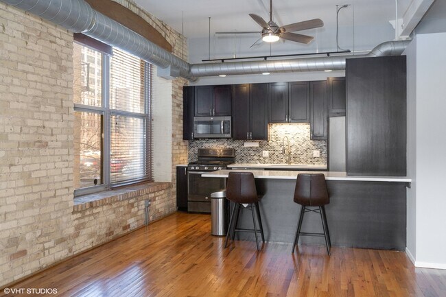 Building Photo - 420 S Clinton St