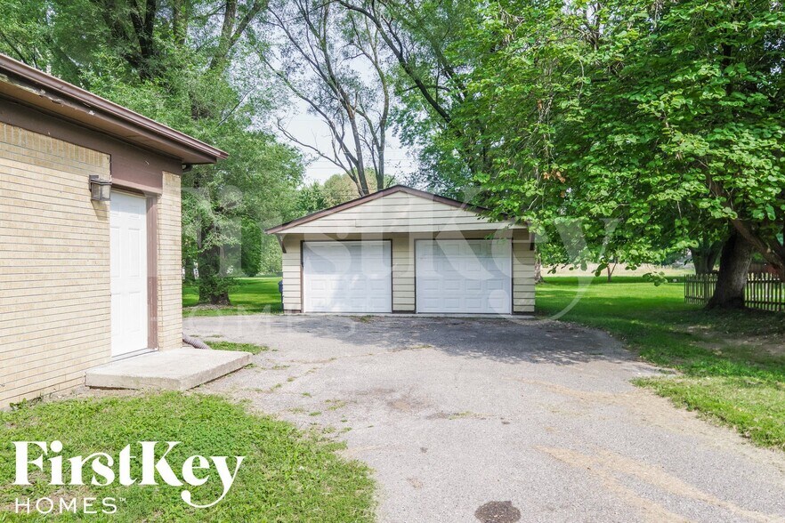 Building Photo - 3880 W Smith Valley Rd