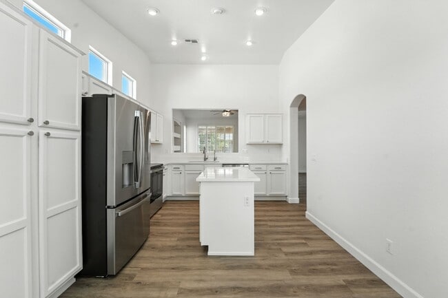 Building Photo - Fully Remodeled 2BR + Den in Trilogy at Po...