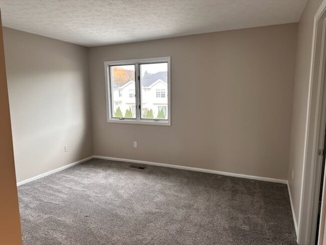 Building Photo - Newly Remodeled 2 Bedroom, 2.5 Bath Condo ...