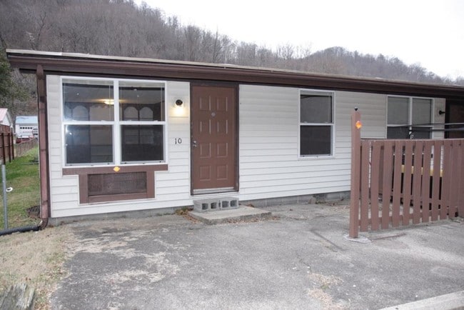 Building Photo - 378 Witcher creek rd. Unit 1 Belle WV 25015
