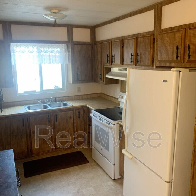 Building Photo - 4620 Redwood Ave