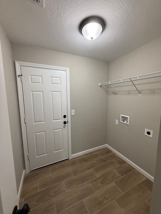 Building Photo - 277 Oak Ln Cir