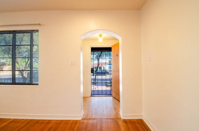 Building Photo - Iconic Sam Hughes Bungalow! Steps away from University of Arizona Main Campus!
