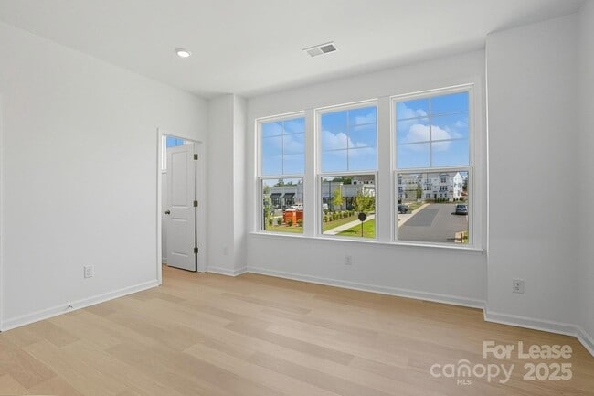 Building Photo - 3210 Stelfox St