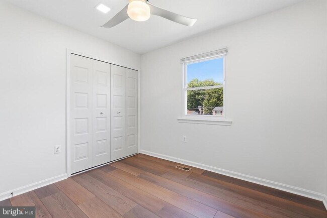 Building Photo - 6002 Mardale Ln