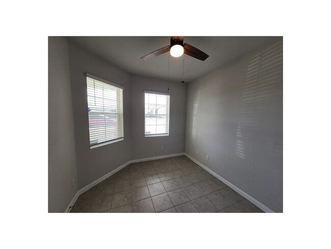 Building Photo - 449 Gaida Loop
