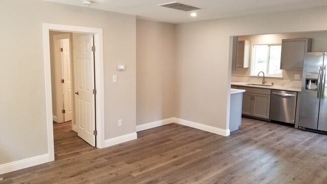 Building Photo - 1259 Taylor Ln